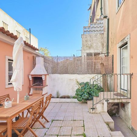 Amazing Terrace And Riverview In Historical Lisbon Exterior photo