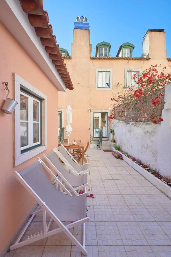Amazing Terrace And Riverview In Historical Lisbon Exterior photo