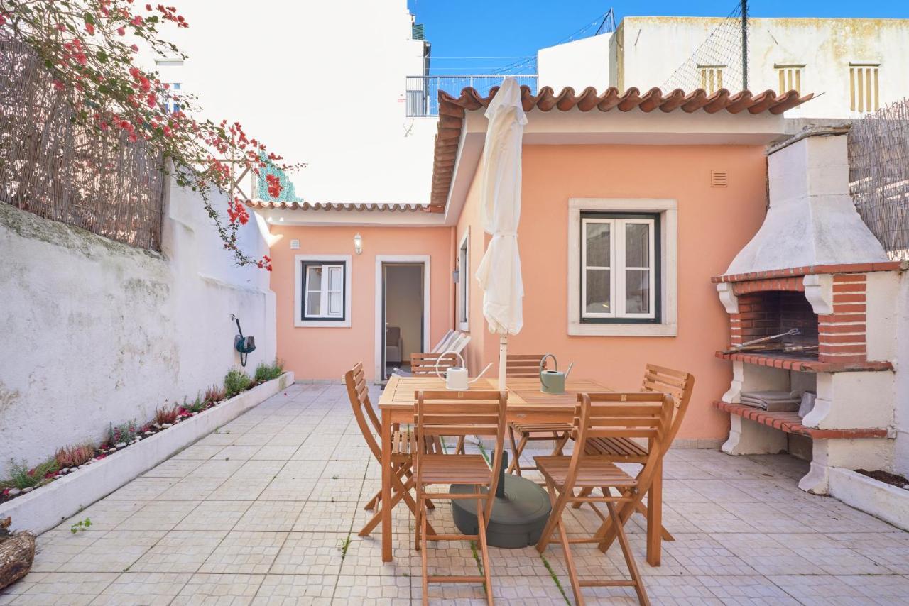 Amazing Terrace And Riverview In Historical Lisbon Exterior photo