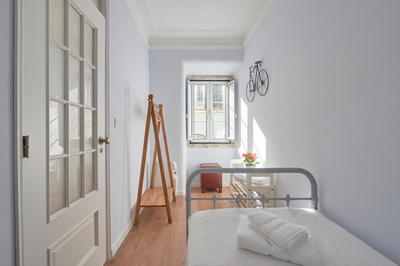 Amazing Terrace And Riverview In Historical Lisbon Exterior photo
