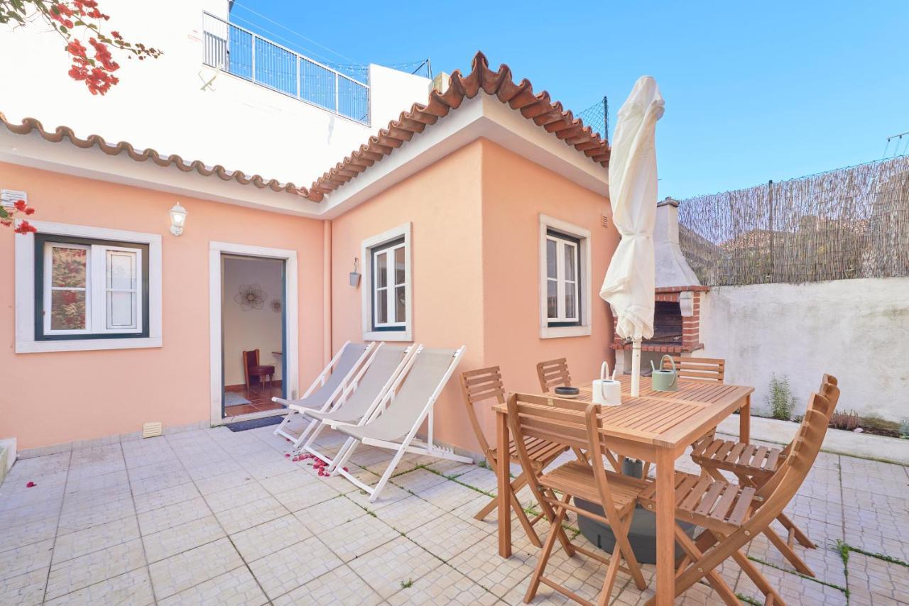 Amazing Terrace And Riverview In Historical Lisbon Exterior photo