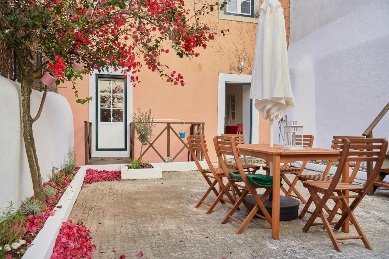 Amazing Terrace And Riverview In Historical Lisbon Exterior photo